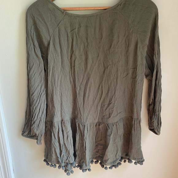 Beachlunchlounge olive green pompom top small - Picture 2 of 3